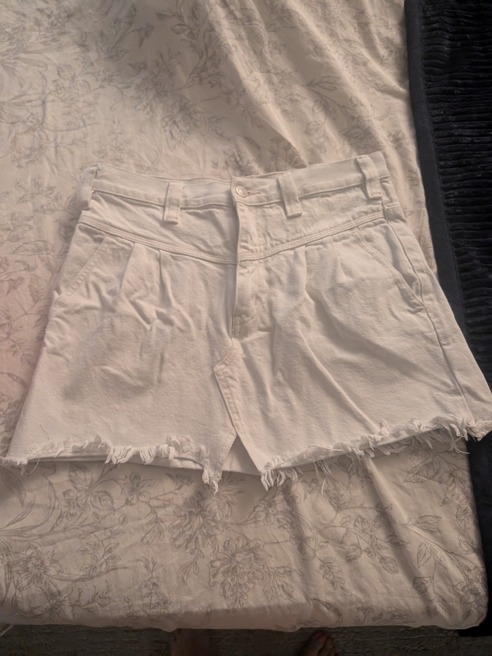 We The Free White Frayed Hem High-Rise Denim Shorts Size 27